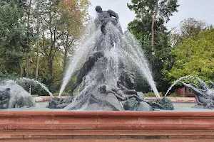 Deluge Fountain image