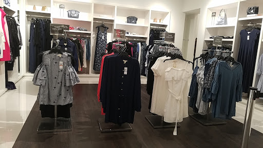 Fashion Accessories Store «Michael Kors», reviews and photos, 80 Premium Outlets Blvd Suite 323, Merrimack, NH 03054, USA
