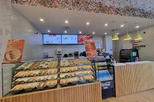Krispy Kreme • Petápolis image