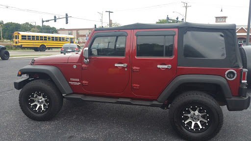 Car Dealer «Auto Villa», reviews and photos, 302 S Lake St, Grayslake, IL 60030, USA