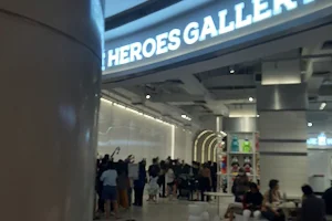 STATUE 4 HEROES GALLERY image