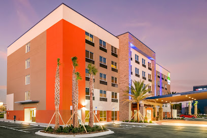 Holiday Inn Express & Suites, Jacksonville Town Center