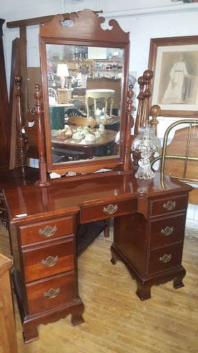 Antique Furniture Store «Useful Things Antiques & Collectibles Store», reviews and photos, 11 Crenshaw Ln, Coxs Creek, KY 40013, USA