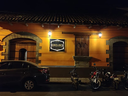Sundance Bar & Restaurant - De la Iglesia la Recoleccion, 1 1/2 cuadra al norte, León, Nicaragua