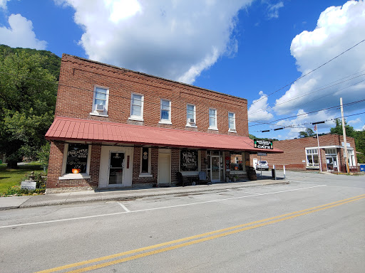 Restaurant «The Pineapple Tea Room & Coffee Shoppe», reviews and photos, 604 Colwyn St, Cumberland Gap, TN 37724, USA