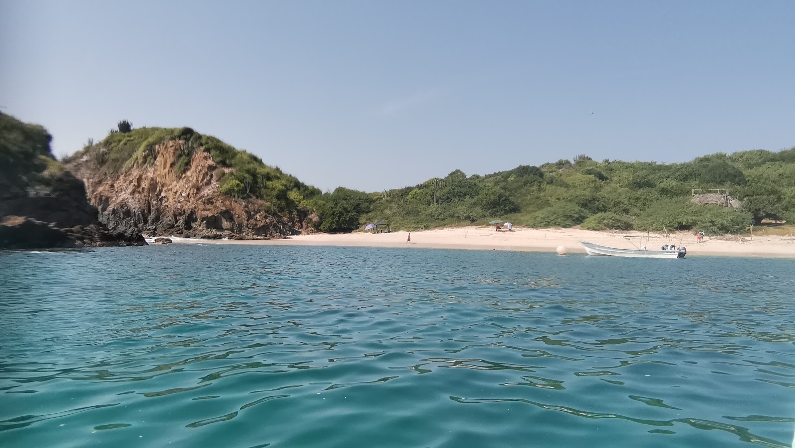 Zdjęcie Plaża Cocinas otoczony górami