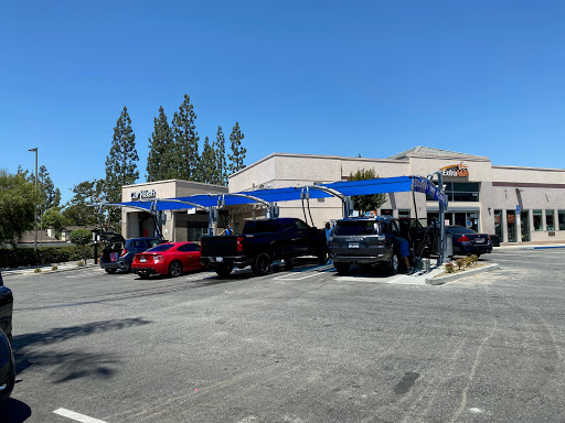 Lions Express Car Wash en West Covina