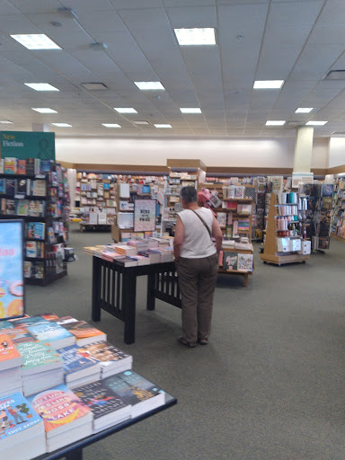 Book Store «Barnes & Noble Booksellers Clackamas Town Ctr Mall», reviews and photos, 12000 SE 82nd Ave, Portland, OR 97086, USA