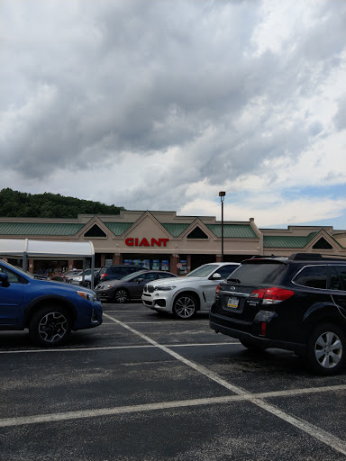 Grocery Store «Giant Food Stores», reviews and photos, 4855 West Chester Pike, Newtown Square, PA 19073, USA