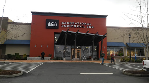 Camping Store «REI», reviews and photos, 735 NW Gilman Blvd, Issaquah, WA 98027, USA