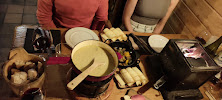 Fondue du Restaurant servant de la raclette La Meule Du Berger à Bordeaux - n°6