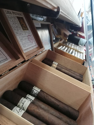 Tobacco Shop «Smoke 4 Less», reviews and photos, 909 S Central Ave, Compton, CA 90220, USA