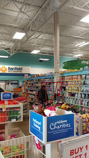 Pet Supply Store «PetSmart», reviews and photos, 10309 156th St E, Puyallup, WA 98373, USA