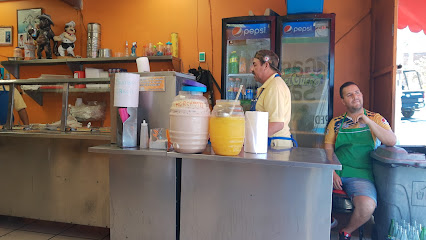 TACOS Y TORTAS EL GüERO