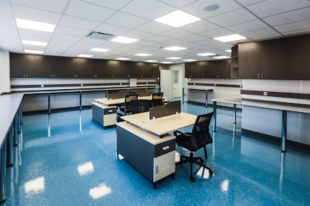 ESIDEM - École Supérieure Internationale de Montréal 6555 Chem. de la Côte-des-Neiges suite 390, Montréal, QC H3S 2A6, Canada