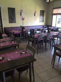 Atmosphère du Restaurant français Restaurant Chez Claudette à Villefranche-sur-Saône - n°1