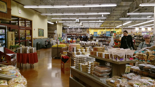 Grocery Store «Fresh Thyme Farmers Market- Lincoln Park», reviews and photos, 2500 N Elston Ave, Chicago, IL 60647, USA