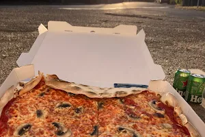 Calmos Pizza image