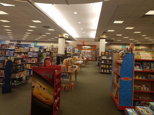 Book Store «Barnes & Noble», reviews and photos, 5275 Harvey St, Muskegon, MI 49444, USA