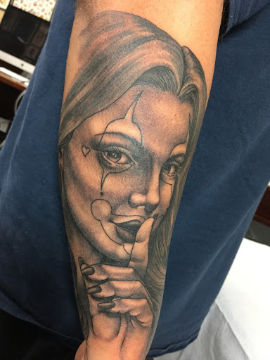 The Gilded Lily Tattoos, 2429 Mission St C, Santa Cruz, CA 95060, USA, 