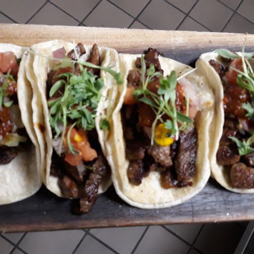 Restaurant «Eat Me Gourmet», reviews and photos, 4112 Pennsylvania Ave, Kansas City, MO 64111, USA