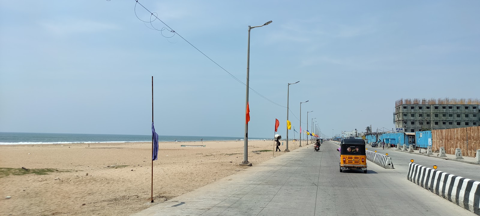 Fotografie cu Patinapakkam Beach - locul popular printre cunoscătorii de relaxare