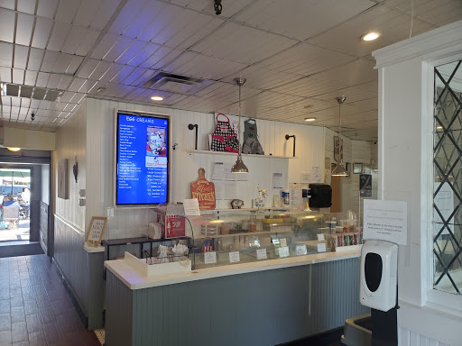 Shopping Mall «Stony Brook Village Center», reviews and photos, 111 Main St, Stony Brook, NY 11790, USA