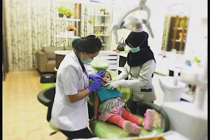 DentaVille Dental Care - Klinik Dokter Gigi image