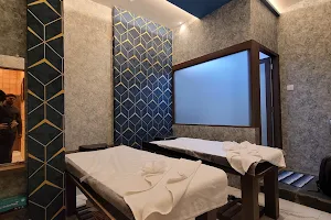 Zen Luxury Spa (Spa In Borivali West) image
