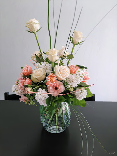 Florist «K & M Floral & Interior Plant Designs», reviews and photos, 537 Main St, Woodland, CA 95695, USA