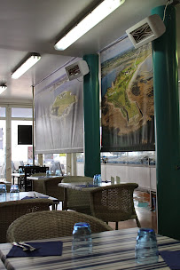Atmosphère du Restaurant de fruits de mer La Criée du Tomahawk à Saint-Vaast-la-Hougue - n°13