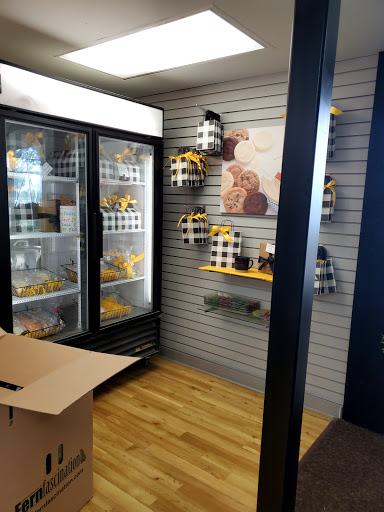 Florist «Flowerama Florist: Whitehall», reviews and photos, 4785 E Broad St, Whitehall, OH 43213, USA