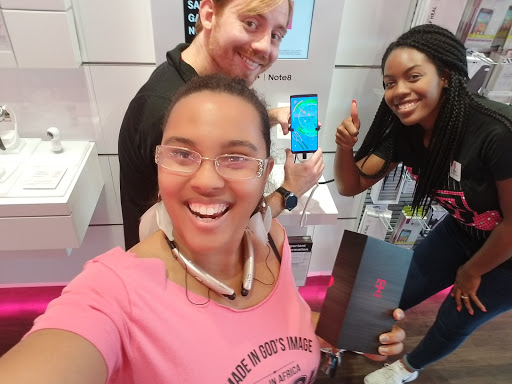 Cell Phone Store «T-Mobile», reviews and photos, 5620 Belleville Crossing St, Belleville, IL 62226, USA