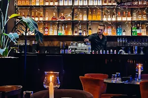 Carré Bar & Lounge image