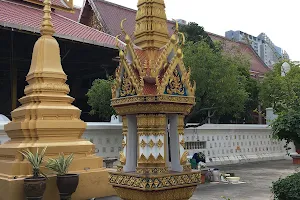 Wat Uthai Tharam image