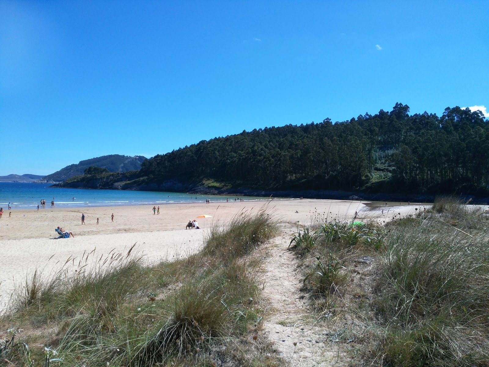 Foto von Playa Abrela mit geräumige bucht