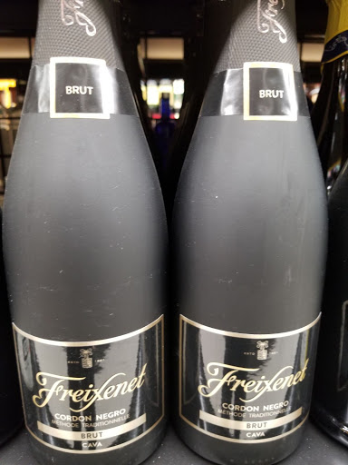 Liquor Store «Gold Crown Liquors Store», reviews and photos, 3425 N Clark St, Chicago, IL 60657, USA