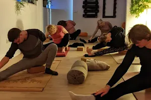 Taronja Wellbeing Centre - Yoga, Pilates, Therapies - Formación Continua Profesores de Yoga Altea. image