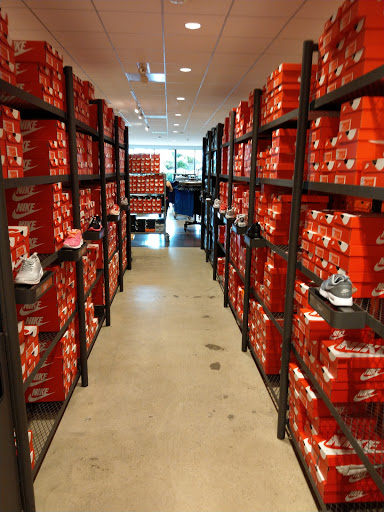 Clothing Store «Nike Factory Store», reviews and photos, 603 Stanley K Tanger Dr, Lancaster, PA 17602, USA