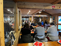 Atmosphère du Restaurant français La ferme de la Charbonnière à Menthon-Saint-Bernard - n°3