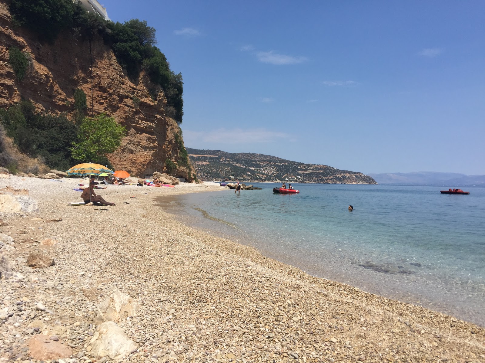 Papadimitriou beach'in fotoğrafı koyu i̇nce çakıl yüzey ile