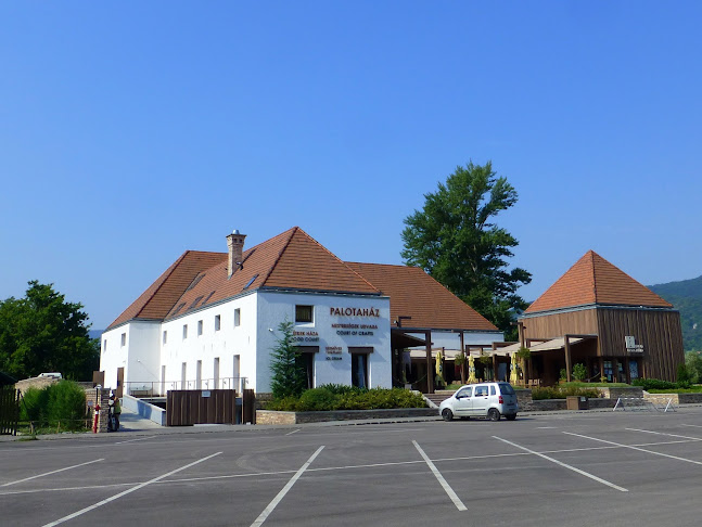 Opinii despre Buszparkoló / Bus parking / Busparkplatz în Visegrád - Parkoló