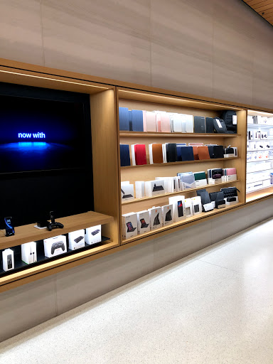 Computer Store «Apple Southlake Town Square», reviews and photos, 260 Grand Ave, Southlake, TX 76092, USA