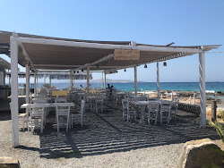 Paralia Amoua'in fotoğrafı - rahatlamayı sevenler arasında popüler bir yer