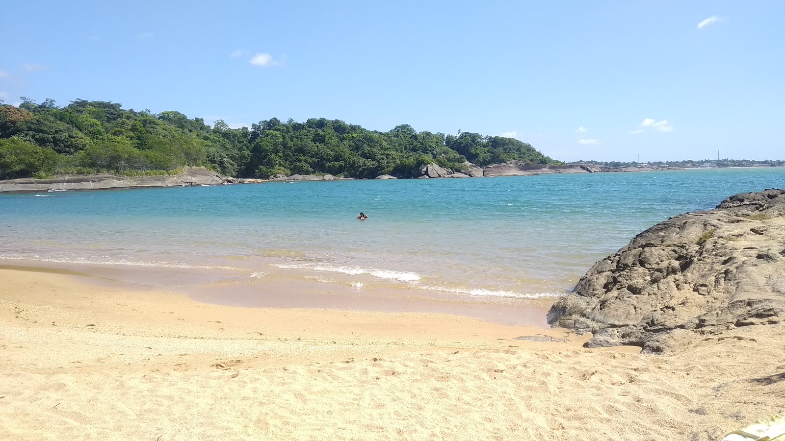 Φωτογραφία του Tρεις παραλίες του Guarapari ubicado en área natural