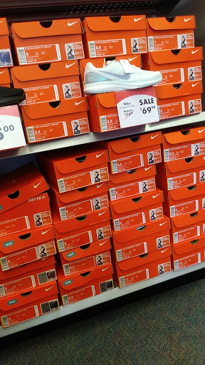 Shoe Store «Shoe Carnival», reviews and photos, 1620 Dogwood Dr SE, Conyers, GA 30013, USA