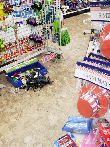 Dollar Store «Dollar Tree», reviews and photos, 6261 S 27th St, Greenfield, WI 53221, USA