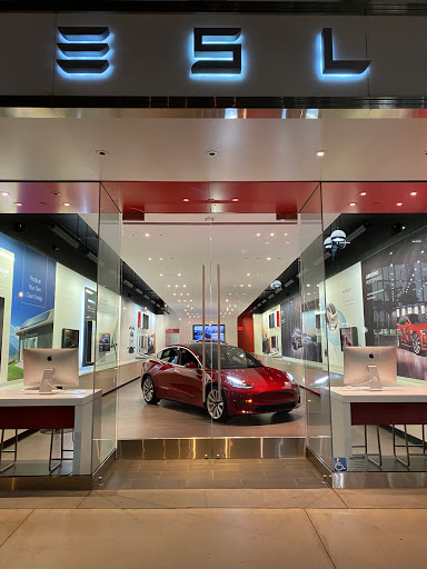Tesla showroom Simi Valley