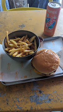 Cheeseburger du Restaurant végétalien Furahaa - Vegan | SMS ONLY à Paris - n°17