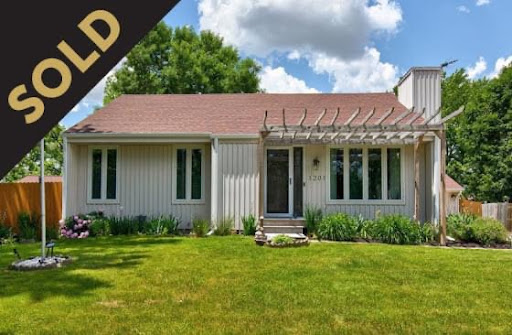 Real Estate Agency «Jolene Lindell, RE/MAX Real Estate Concepts», reviews and photos, 4800 Mills Civic Pkwy, West Des Moines, IA 50265, USA